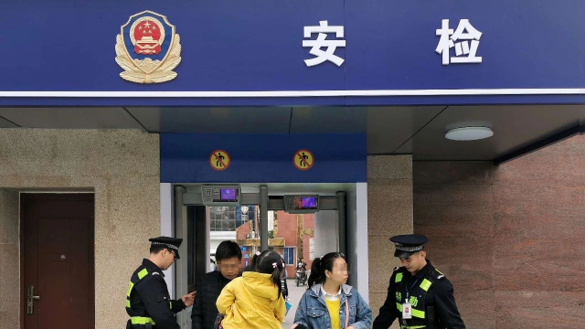 醫(yī)院安檢門價格多少錢一臺？醫(yī)院安檢門保障醫(yī)務(wù)人員生命安全