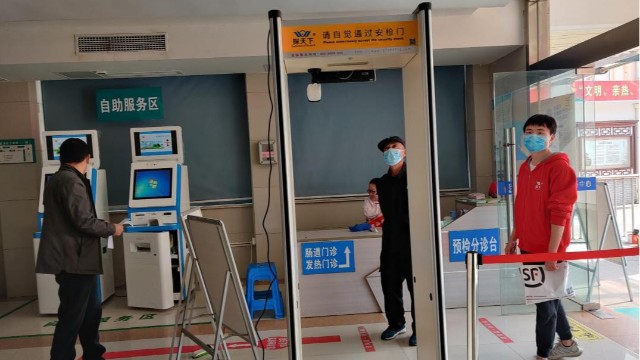 智能測(cè)溫監(jiān)控安檢門(mén)